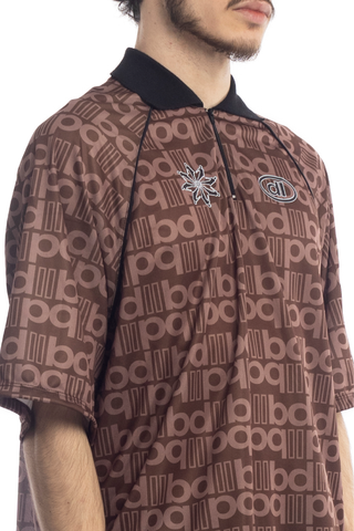 Remera deportiva marrón
