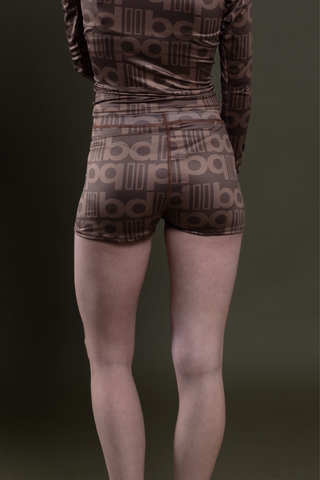 Short destello marrón